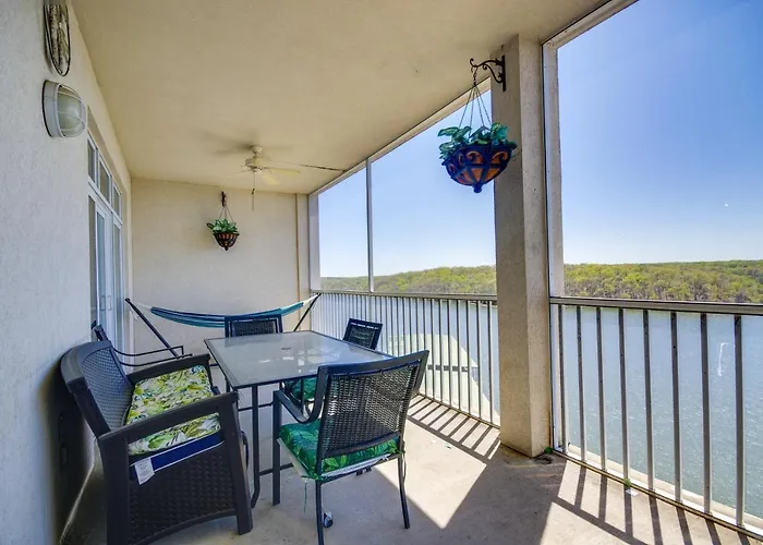 Lakefront Osage Beach Condo: Balcony & Pool Access
