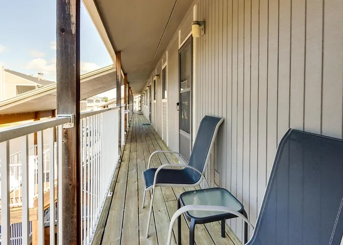 Walk To Pool + Lake: Cozy Osage Beach Condo