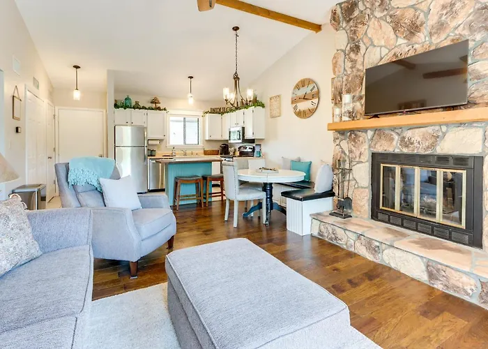Walk To Pool + Lake: Cozy Osage Beach Condo