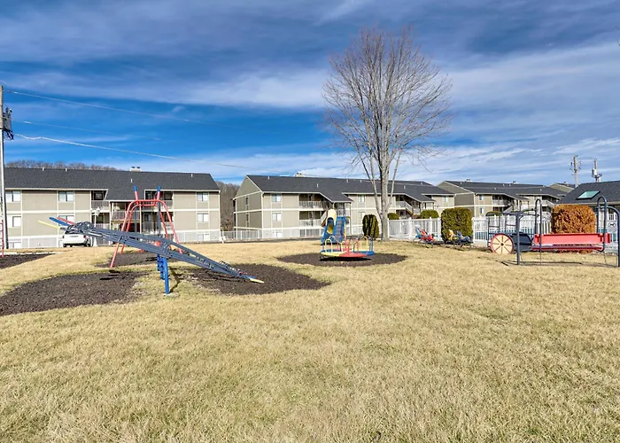 Lakefront Osage Beach Abode W/ Grill & Pool Access
