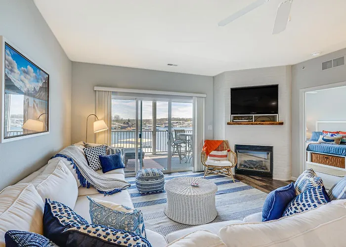 Dine Al Fresco On Balcony: Osage Beach Condo!
