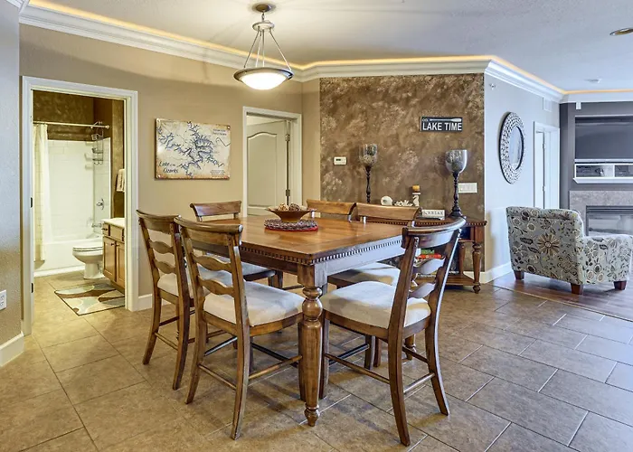 Lakefront Patio, Pool Access! Lands End Condo